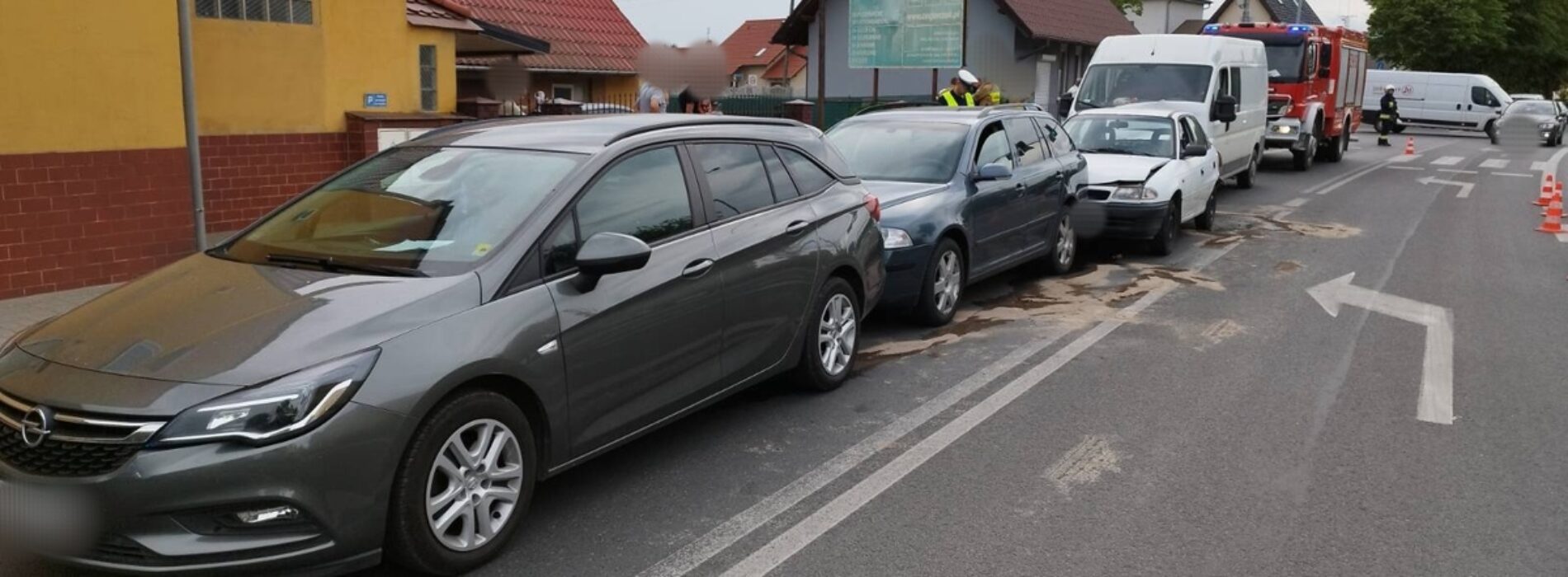 Nietrzeźwy kierowca spowodował kolizję. Drugi z uczestników nie miał uprawnień do kierowania pojazdami