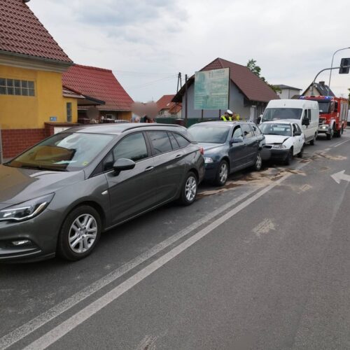 Nietrzeźwy kierowca spowodował kolizję. Drugi z uczestników nie miał uprawnień do kierowania pojazdami