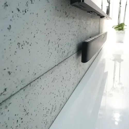 Beton architektoniczny w projektowaniu wnętrz – od ścian po meble