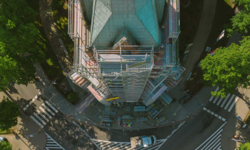 Dlaczego ogrodzenia budowlane są kluczowe dla ochrony inwestycji?